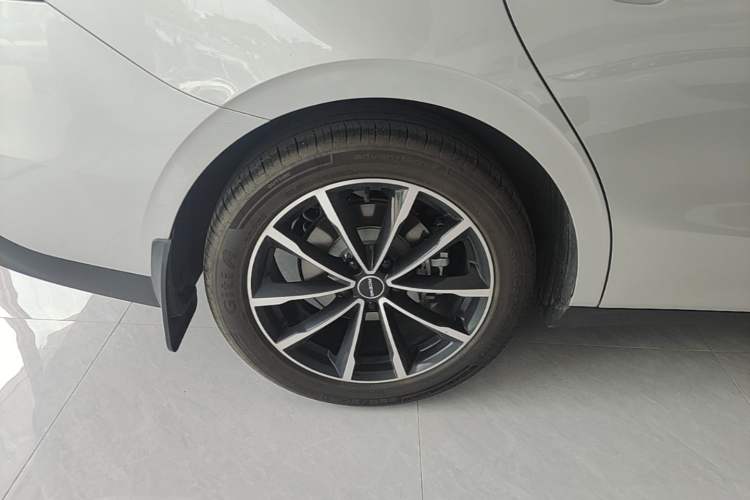 Used Roewe D7 2025 DMH 125km World Champion Excellence Edition Right Rear Wheel Hub