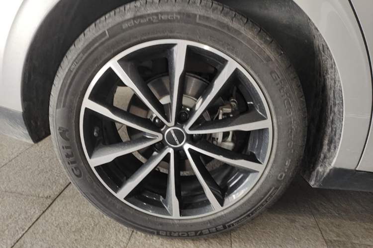 Used Roewe D7 2025 DMH 125km World Champion Edition Right Rear Wheel Hub