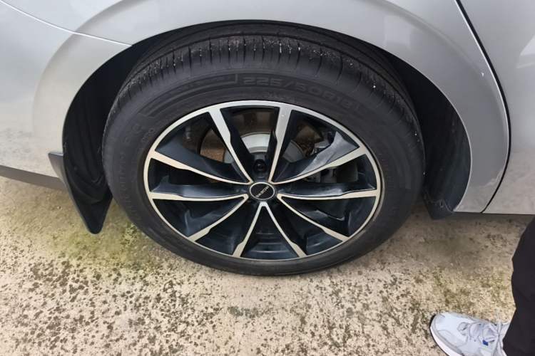 Used Roewe D7 2025 DMH 125km World Champion Edition Right Rear Wheel Hub