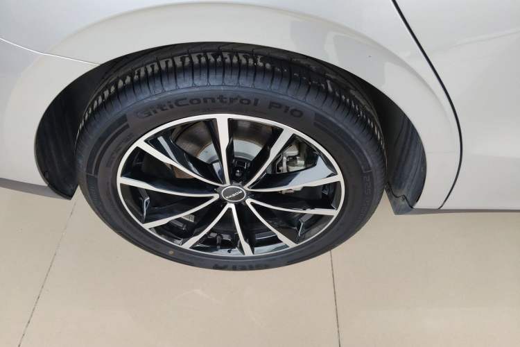Used Roewe D7 2025 DMH 125km World Champion Excellence Edition Right Rear Wheel Hub