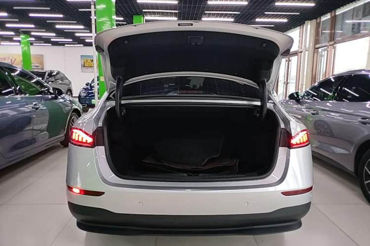 Used Roewe D7 2025 DMH 125km World Champion Excellence Edition Trunk