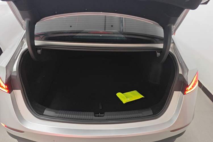 Used Roewe D7 2025 DMH 125km World Champion Excellence Edition Trunk