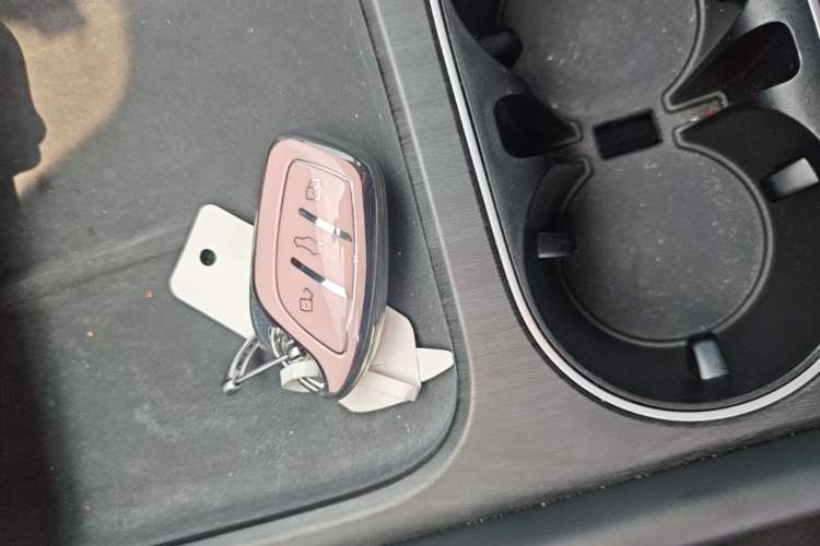 Used Roewe D7 2025 EV 510km Rear-Drive Navigation Edition Vehicle Key