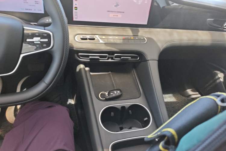 Used Roewe D7 2025 DMH 125km World Champion Edition Audio And AC Panel