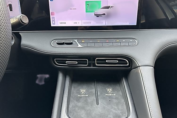 Used Roewe D7 2025 DMH 125km World Champion Edition Audio And AC Panel