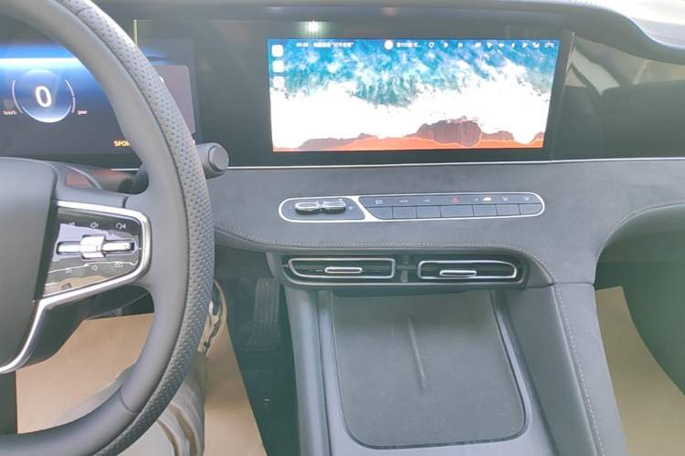 Used Roewe D7 2025 DMH 125km World Champion Excellence Edition Audio And AC Panel