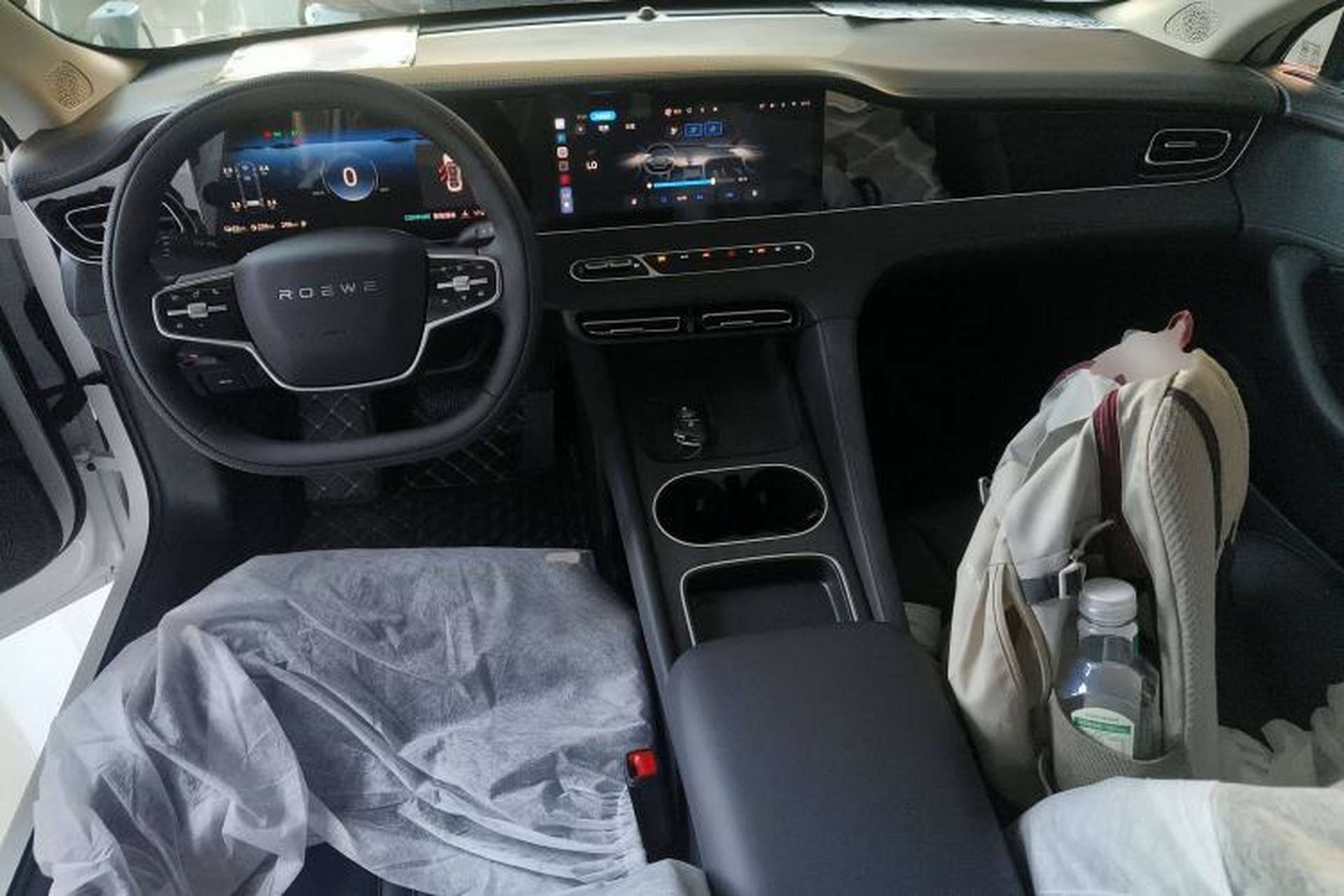 Used Roewe D7 2025 DMH 125km World Champion Excellence Edition Center Console