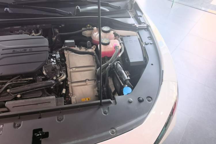 Used Roewe D7 2025 DMH 125km World Champion Edition Engine Bay Left