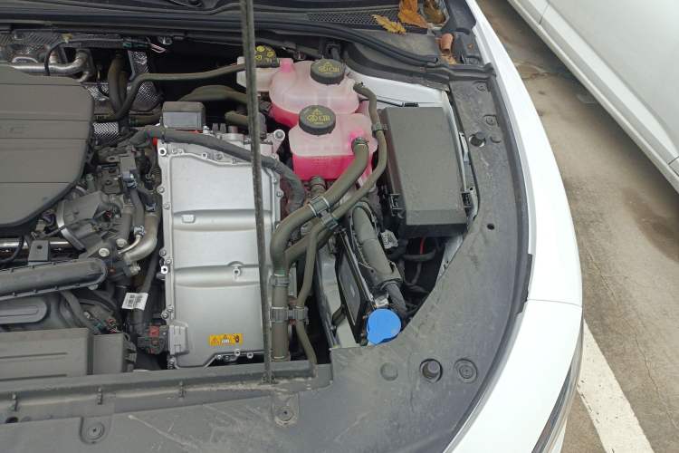 Used Roewe D7 2025 DMH 125km World Champion Excellence Edition Engine Bay Left