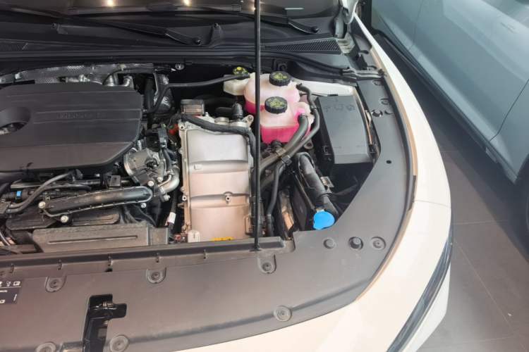 Used Roewe D7 2025 DMH 125km World Champion Edition Engine Bay Left