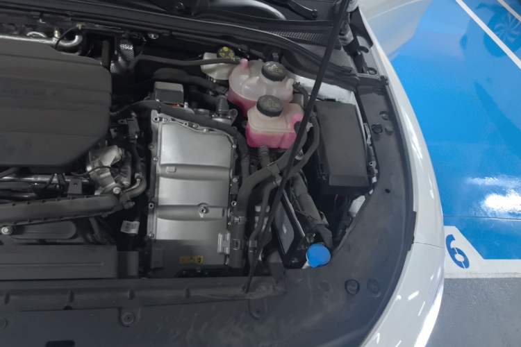 Used Roewe D7 2025 DMH 125km World Champion Edition Engine Bay Left