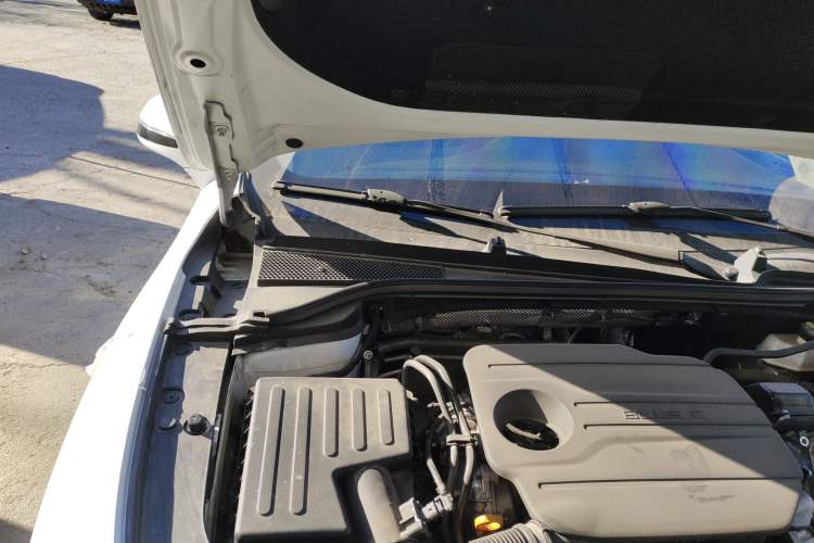 Used Roewe D7 2025 DMH 125km World Champion Excellence Edition Engine Bay Right