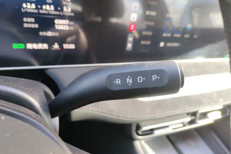 Used Roewe D7 2025 DMH 125km World Champion Excellence Edition Gear Lever