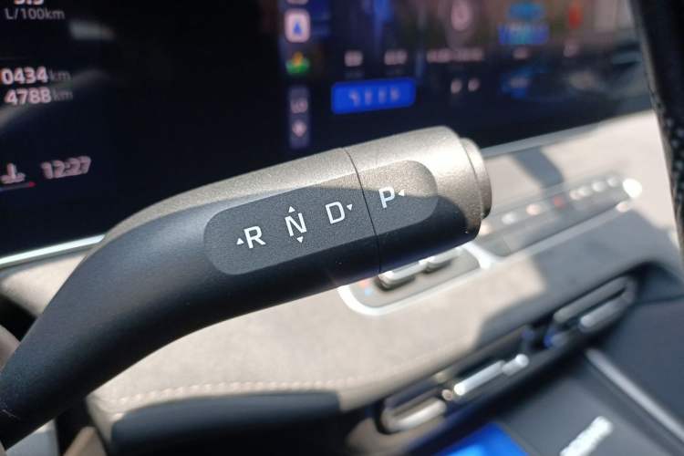 Used Roewe D7 2025 DMH 125km World Champion Excellence Edition Gear Lever