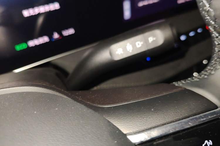 Used Roewe D7 2025 DMH 125km World Champion Excellence Edition Gear Lever