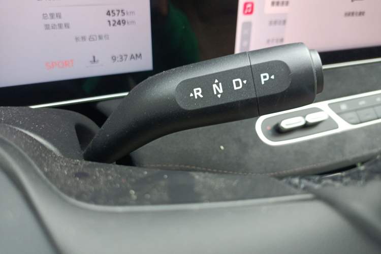 Used Roewe D7 2025 DMH 125km World Champion Excellence Edition Gear Lever