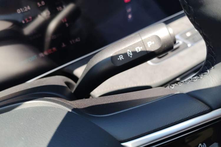Used Roewe D7 2025 DMH 125km World Champion Excellence Edition Gear Lever