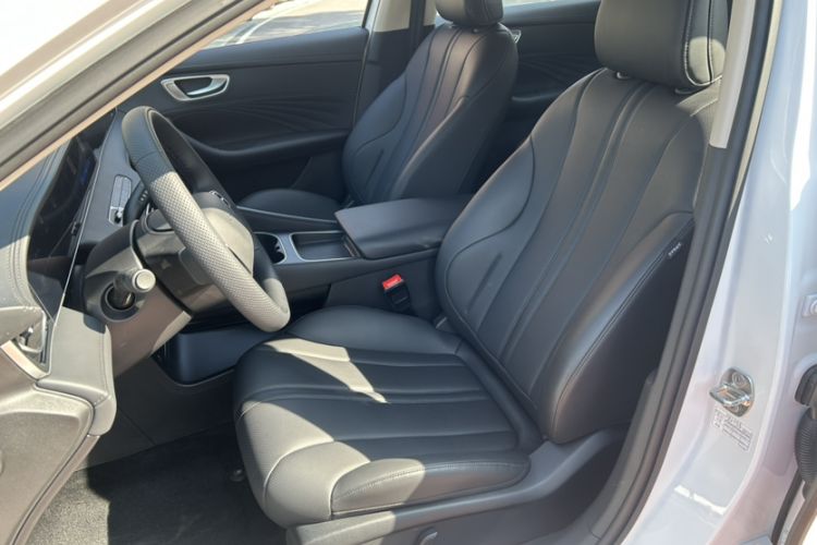 Used Roewe D7 2025 DMH 125km World Champion Edition Interior 10