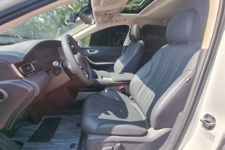 Used Roewe D7 2025 DMH 125km World Champion Edition Interior 2