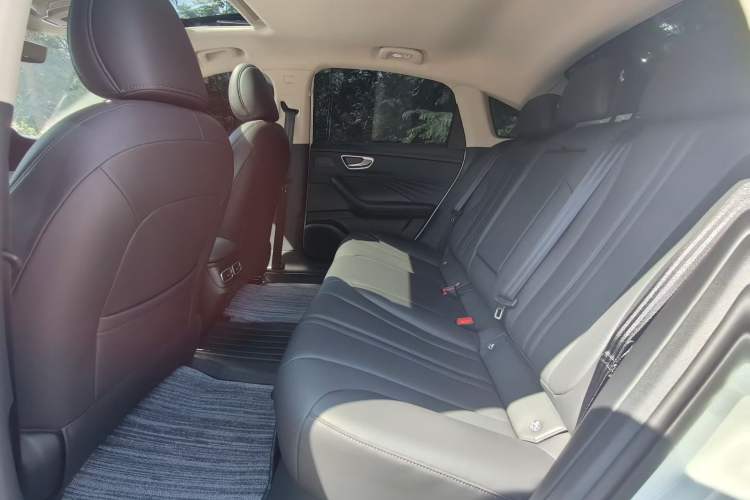 Used Roewe D7 2025 DMH 125km World Champion Edition Interior 3