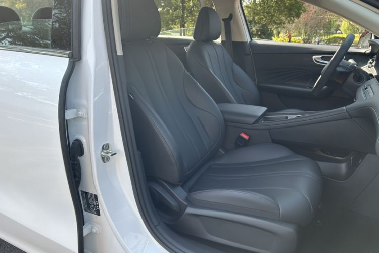 Used Roewe D7 2025 DMH 125km World Champion Edition Interior 6