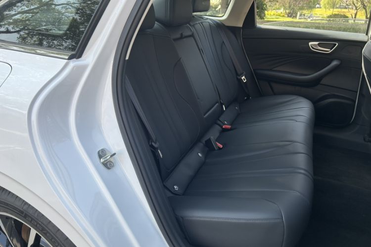 Used Roewe D7 2025 DMH 125km World Champion Edition Interior 8