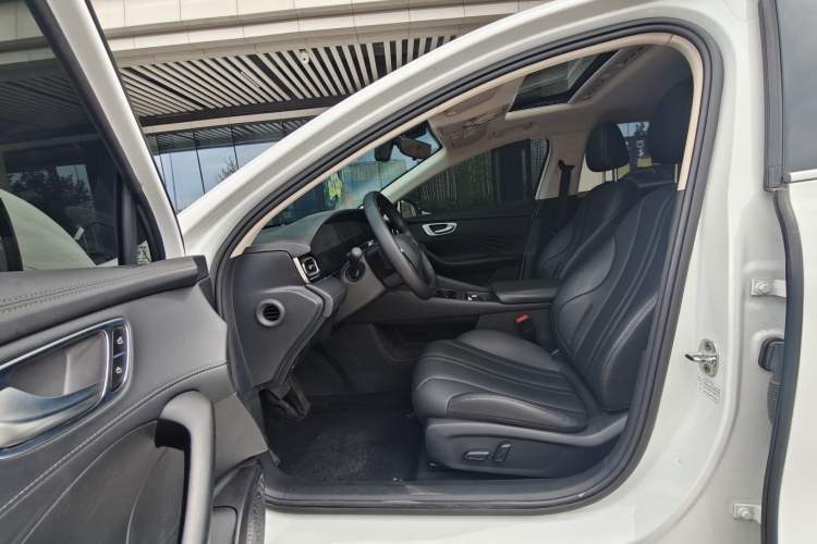 Used Roewe D7 2025 DMH 125km World Champion Edition Interior 8