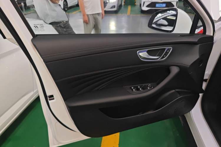 Used Roewe D7 2025 DMH 125km World Champion Edition Left Front Door Interior