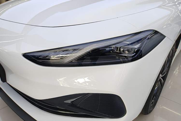 Used Roewe D7 2025 DMH 125km World Champion Excellence Edition Left Front Headlight