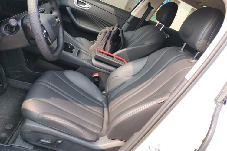 Used Roewe D7 2025 DMH 125km World Champion Edition Left Front Seat