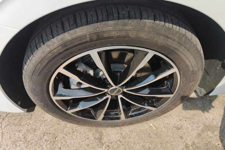 Used Roewe D7 2025 DMH 125km World Champion Excellence Edition Left Front Wheel Hub