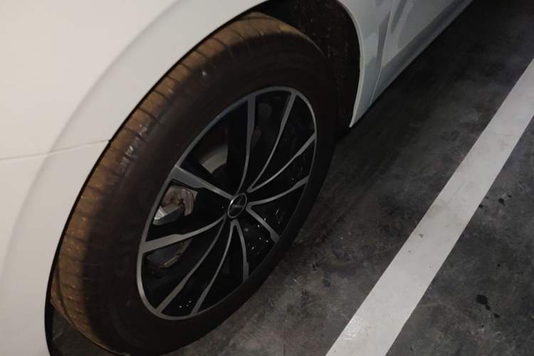 Used Roewe D7 2025 DMH 125km World Champion Edition Left Front Wheel Hub