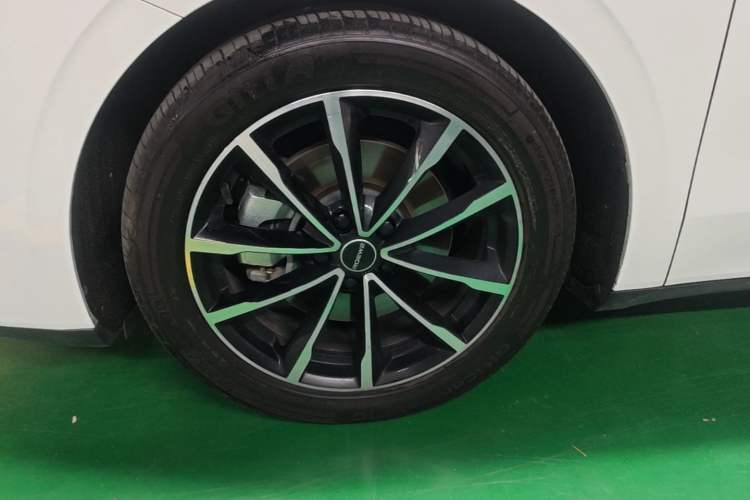 Used Roewe D7 2025 DMH 125km World Champion Edition Left Front Wheel Hub