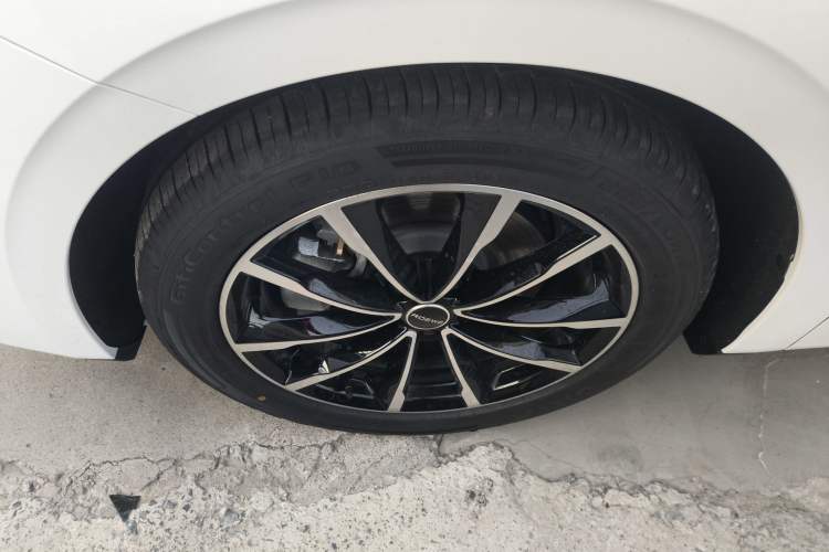 Used Roewe D7 2025 DMH 125km World Champion Edition Left Front Wheel Hub