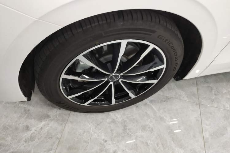 Used Roewe D7 2025 DMH 125km World Champion Edition Left Front Wheel Hub