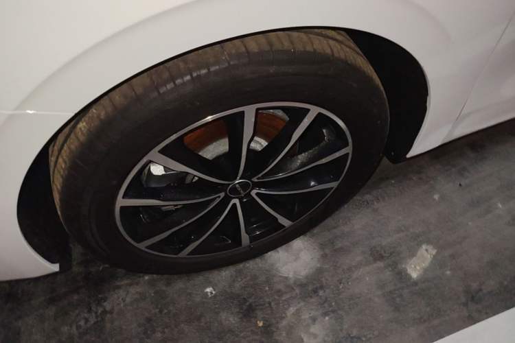 Used Roewe D7 2025 DMH 125km World Champion Excellence Edition Left Front Wheel Hub