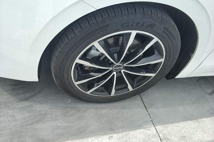Used Roewe D7 2025 DMH 125km World Champion Edition Left Front Wheel Hub