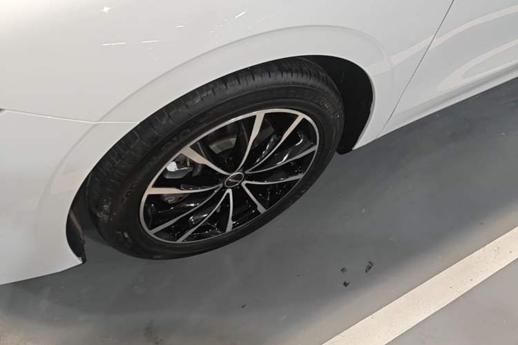 Used Roewe D7 2025 DMH 125km World Champion Edition Left Front Wheel Hub