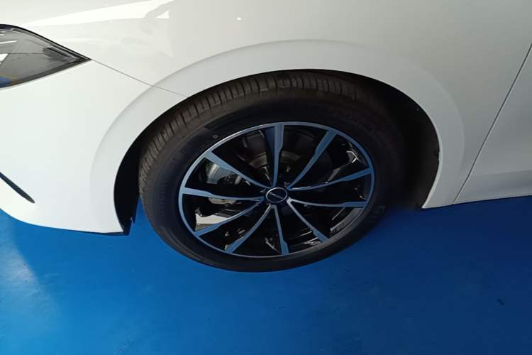 Used Roewe D7 2025 DMH 125km World Champion Edition Left Front Wheel Hub