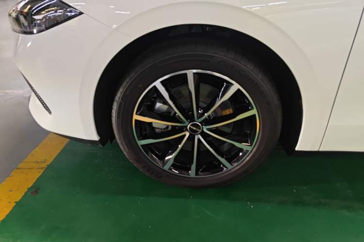 Used Roewe D7 2025 DMH 125km World Champion Edition Left Front Wheel Hub