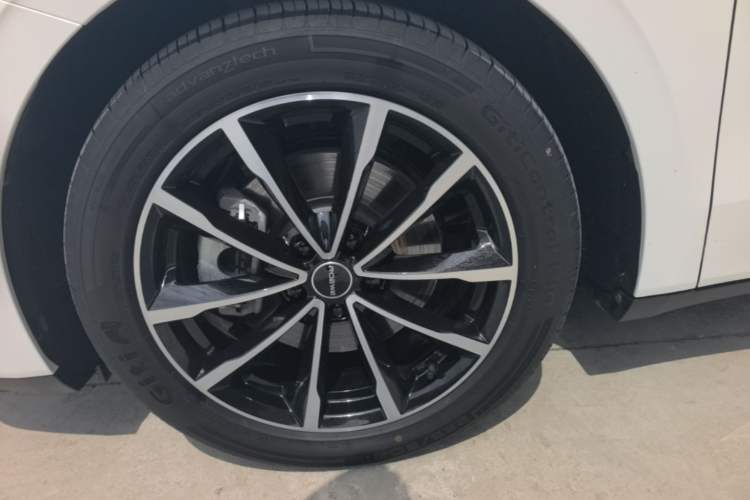 Used Roewe D7 2025 DMH 125km World Champion Edition Left Front Wheel Hub