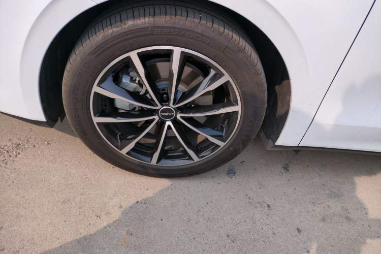 Used Roewe D7 2025 DMH 125km World Champion Edition Left Front Wheel Hub
