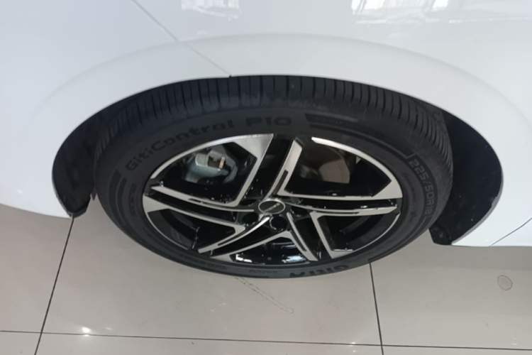 Used Roewe D7 2025 EV 510km Rear-Drive Navigation Edition Left Front Wheel Hub