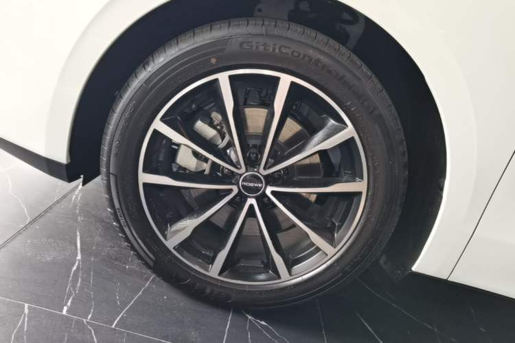 Used Roewe D7 2025 DMH 125km World Champion Edition Left Front Wheel Hub
