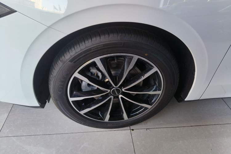 Used Roewe D7 2025 DMH 125km World Champion Excellence Edition Left Front Wheel Hub
