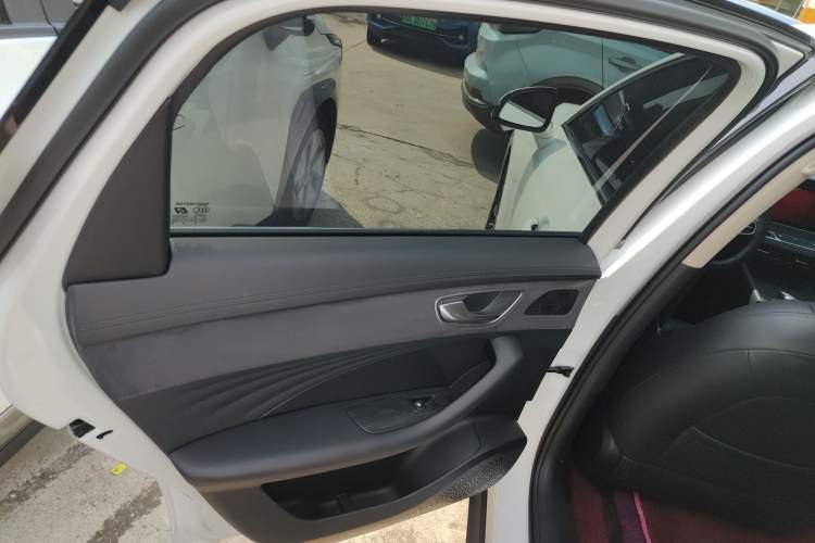 Used Roewe D7 2025 DMH 125km World Champion Excellence Edition Left Rear Door Interior