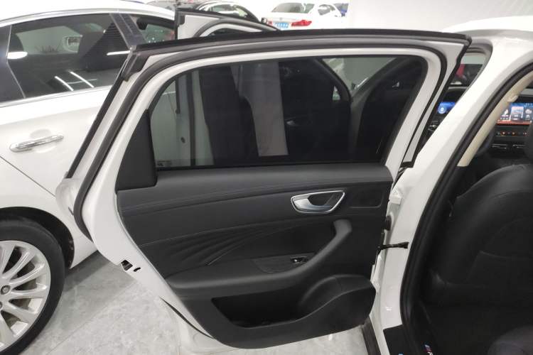 Used Roewe D7 2025 DMH 125km World Champion Edition Left Rear Door Interior