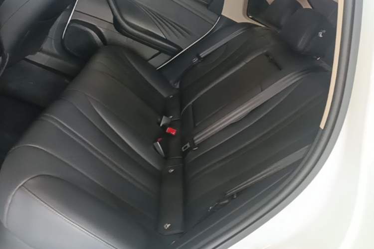 Used Roewe D7 2025 EV 510km Rear-Drive Navigation Edition Left Rear Seat