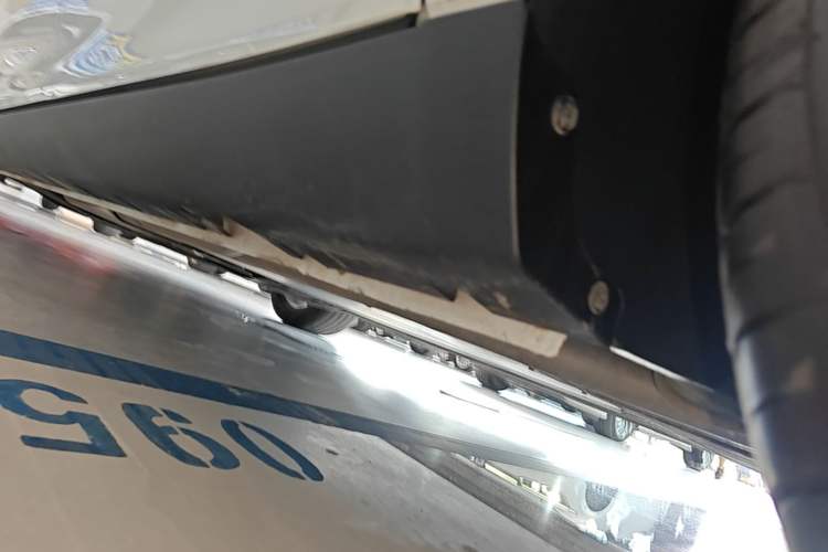 Used Roewe D7 2025 DMH 125km World Champion Excellence Edition Left Side Sill