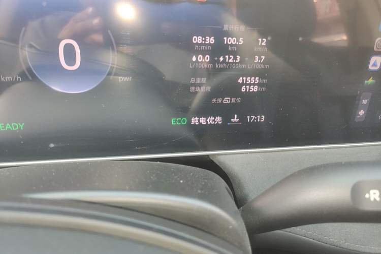 Used Roewe D7 2025 DMH 125km World Champion Excellence Edition Odometer Close Up